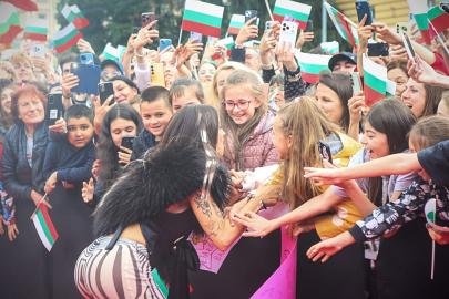 Eurovision şampiyonu Dara, Sofya'yı 'Bangaranga' festivaline çevirdi