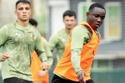 Fenerbahçe'ye transfer olamadı! Başakşehir takibe aldı