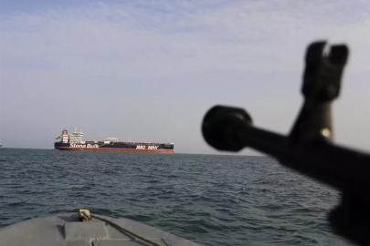 İran ordusu, Hürmüz Boğazı'nda ABD savaş gemilerini hedef aldı
