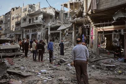 İsrail, Gazze'de mülteci kampını vurdu: 4 katlı ev yıkıldı