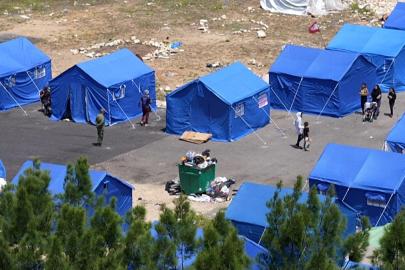 İsrail saldırılarıyla 1 milyon kişi yerinden oldu: Lübnan Beyrut sahilinde çadır kampı açtı