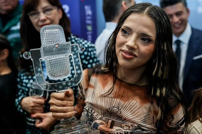 İzle: Bulgaristan, Eurovision galibi Dara'yı kupayla karşıladı
