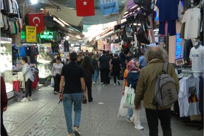 İzmir çarşılarında bayram hareketliliği beklentilerin altında kaldı