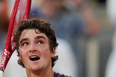 Joao Fonseca, Roland Garros üçüncü turunda Djokovic'i eledi