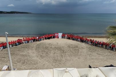 Keller Williams İzmir’den RED DAY Kapsamında Urla’da Sahil ve Deniz Dibi Temizliği