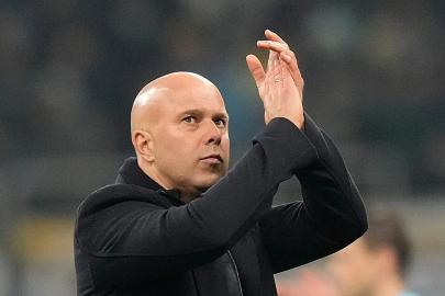 Liverpool teknik direktörü Arne Slot kulüpten hemen ayrıldı