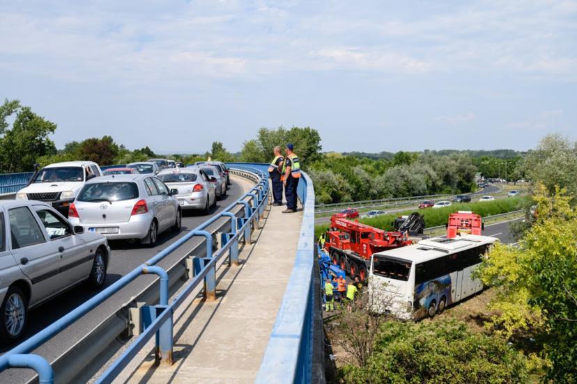 Macaristan'da otobüs kazası: 1 ölü, 23 yaralı