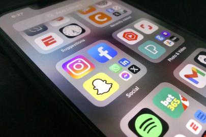 Malezya, çevrim içi platformlara yeni çocuk güvenliği kuralları getiriyor