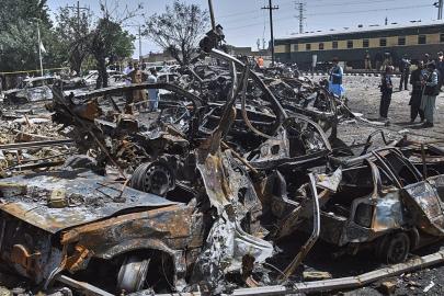 Pakistan'da trene bombalı saldırı: En az 24 ölü