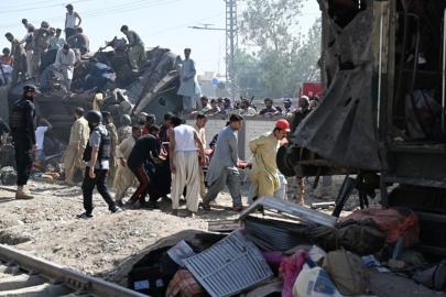Pakistan'daki tren saldırısında ölü sayısı 47'ye yükseldi
