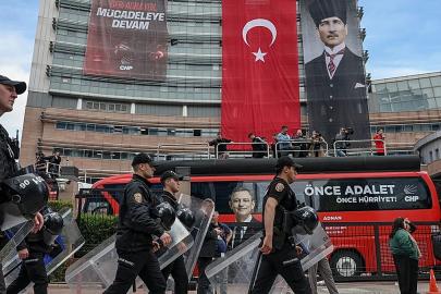 Polis biber gazıyla CHP genel merkezine girdi
