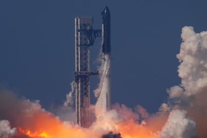 SpaceX roketi Hint Okyanusu'na inişten sonra patladı