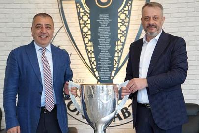 Trabzonspor, Ziraat Türkiye Kupası'nı müzesinde sergiliyor