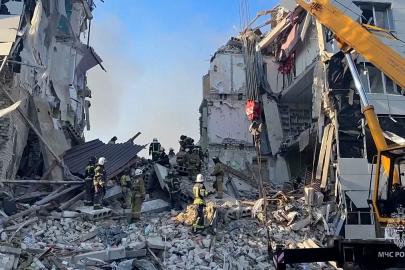 Ukrayna, işgal altındaki Starobilsk'te yurda saldırdı: 4 ölü