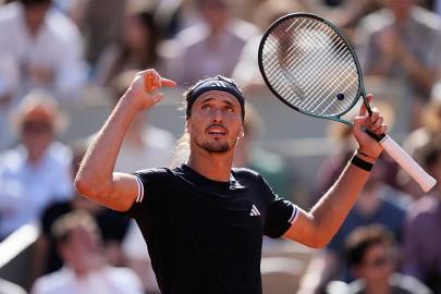 Alman Zverev, İtalyan Cobolli'yi yenerek ilk Grand Slam zaferini kazandı