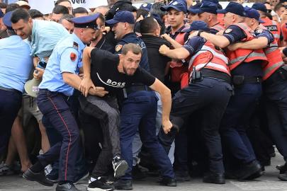 Arnavutluk'ta Trump bağlantılı tatil köyüne protestolar dördüncü gününde sürdü