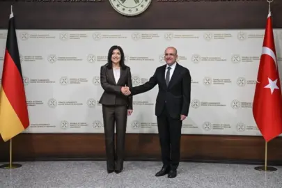 Bakan Şimşek'ten Almanya ile ekonomik işbirliği mesajı: Muazzam fırsatlar var