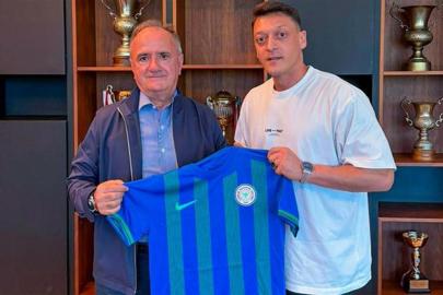 Çaykur Rizespor, Mesut Özil'i resmen açıkladı! İş birliği anlaşması...