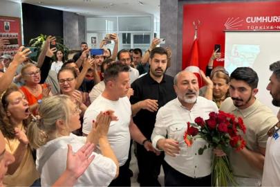 CHP İzmir İl Başkanlığı karıştı! 'Karanfil' krizi partilileri karşı karşıya getirdi!