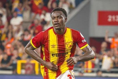 Dennis'e Premier Lig'den talip çıktı