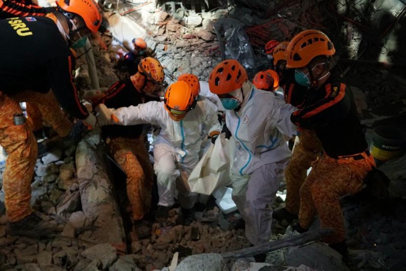 Filipinler'de çöken binada ölü sayısı 20'ye yükseldi