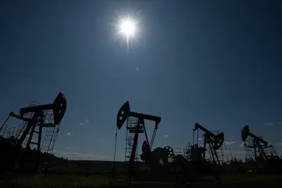 Hürmüz Boğazı'nda toparlanma sinyalleri: Brent 75 doların altına geriledi