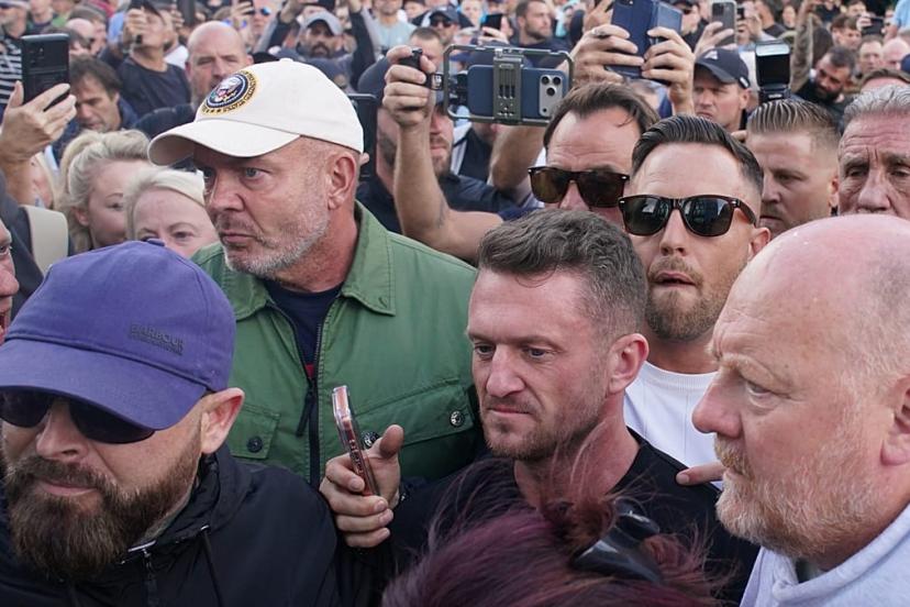 İngiltere'de Southampton'daki öğrenci cinayeti protestosunda polisle göstericiler çatıştı
