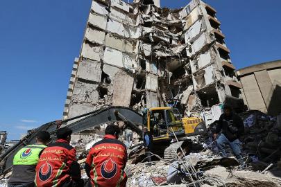İsrail, Lübnan'ın güneyini vurdu ancak Hizbullah ile yapılan kısmi ateşkes anlaşması yürürlükte gibi görünüyor