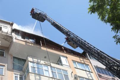 İstanbul'da 9 katlı binanın çatısında çıkan yangın söndürüldü
