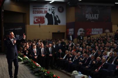 Özgür Özel ve ekibi, kurultaya gitme amacıyla CHP Parti Meclisi'nden istifa etti