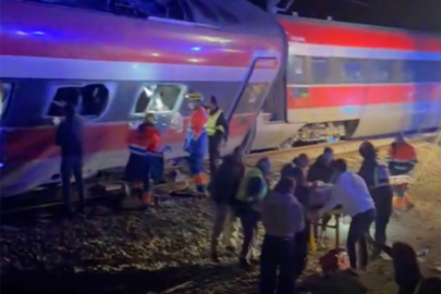 Romanya'da iki tren çarpıştı: 2 yaralı
