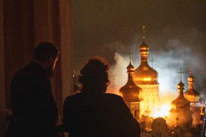 Rus saldırısı Kiev'deki UNESCO listeli manastırda yangın çıkardı