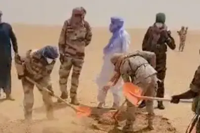 Sahra Çölü'nde kamyon bozuldu, yaklaşık 50 kişi susuzluktan öldü