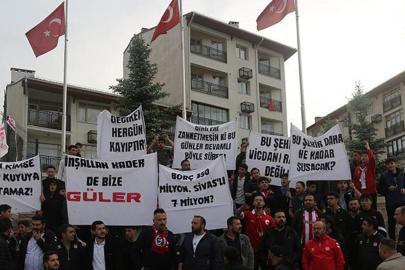 Sivasspor için taraftarlardan birlik çağrısı! Pankartlarla geldiler...