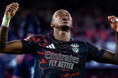 SON DAKİKA! Süper Lig devi transferde bombayı patlattı! Yıldız oyuncu İstanbul'a geliyor