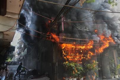 Yeni Delhi'de binadaki yangında en az 18 kişi öldü