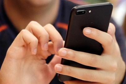 Akıllı telefonunuz başparmaklarınızı yıpratıyor: İşte alabileceğiniz önlemler