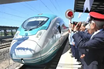 Ankara-İstanbul arası 30 dakika kısalacak! Bakan Uraloğlu 250 km/s hıza ulaşacak YHT için tarih verdi
