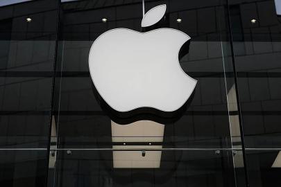 Apple hisseleri rekor gelire rağmen zayıf öngörülerle düştü