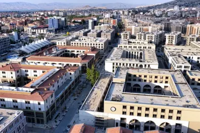 Bakan Kurum’dan Bakırcılar Çarşısı paylaşımı: Malatya'da depremin izleri siliniyor! Esnaf kepenklerini açıyor