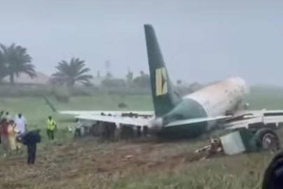 Benin'de yolcu uçağının pistten çıktığı kazada facianın eşiğinden dönüldü