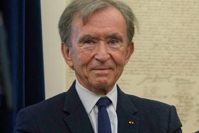 Bernard Arnault X'e katıldı: iletişiminde siyasi dönüm noktası