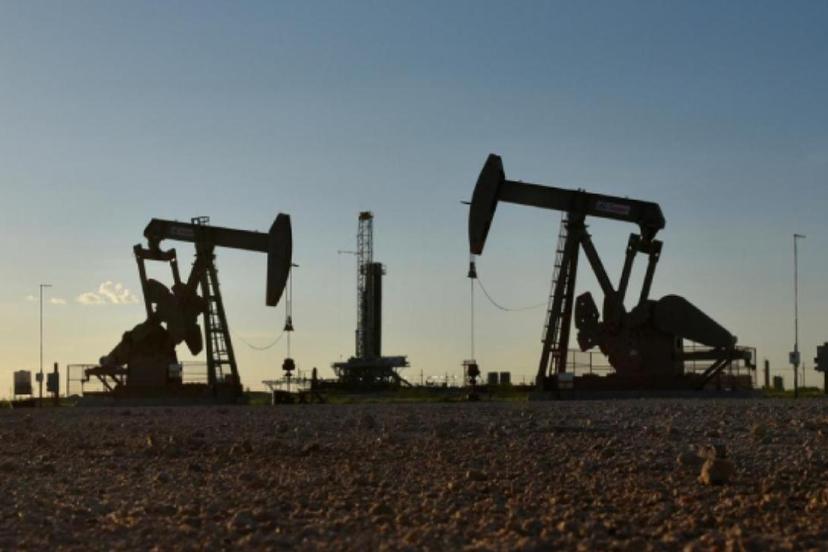 Brent petrol, jeopolitik risklerin azalmasıyla yüzde 5'ten fazla düştü