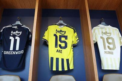 CANLI |Fenerbahçe'de imza töreni günü! 3 yeni transfer imzayı atıyor...