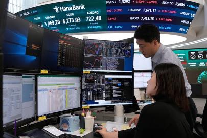 Çip hisselerinde sert satışlar yaşanırken borsalar geriliyor