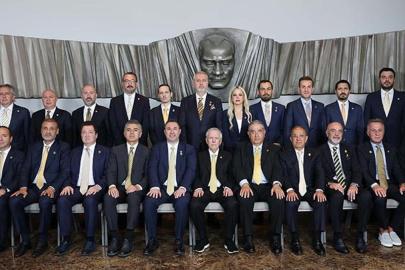 Fenerbahçe Futbol AŞ'de 7 yönetim kurulu üyesi istifa etti