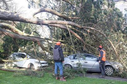 Fransa'da şiddetli fırtına birçok bölgede hasara yol açtı
