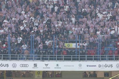 Gornik Zabrze taraftarları Kadıköy'de taşkınlık çıkardı! Polisle kavga ettiler