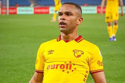 Göztepe Juan ve Dennis'i saklıyor