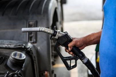Hürmüz Boğazı'ndaki gerilim petrol fiyatını yükseltti
